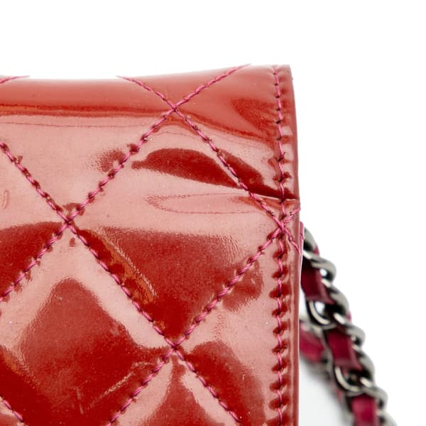 Pre-owned Chanel Quilted Patent Brilliant Wallet On Chain Red
