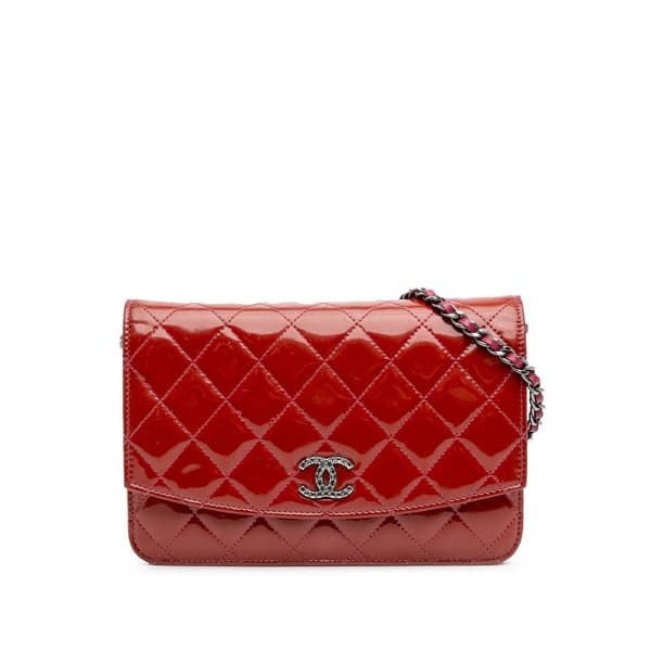 Pre-owned Chanel Quilted Patent Brilliant Wallet On Chain Red