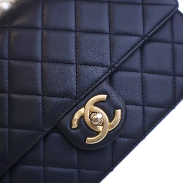 Pre-owned Chanel Medium Lambskin Chic Pearls Flap Blue