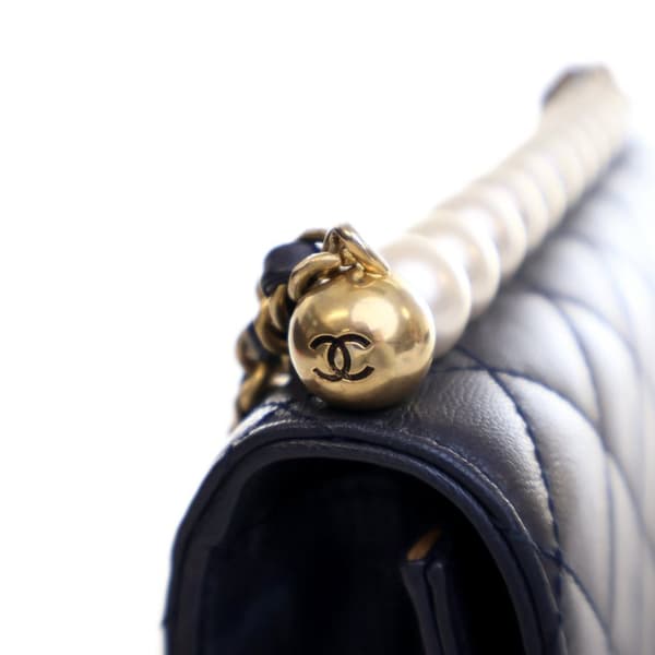 Pre-owned Chanel Medium Lambskin Chic Pearls Flap Blue