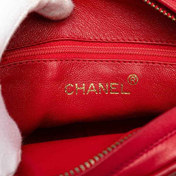 Pre-owned Chanel CC Lambskin Tassel Oval Camera Bag Red