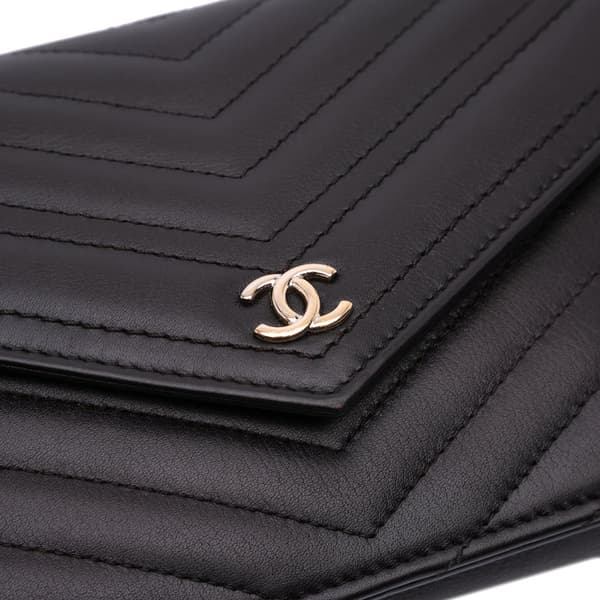 Pre-owned Chanel Goatskin Chevron Statement Wallet On Chain Black