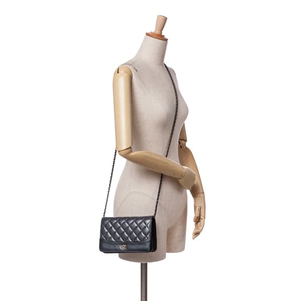 Pre-owned Chanel Quilted Aged Calfskin Gabrielle Wallet On Chain Black