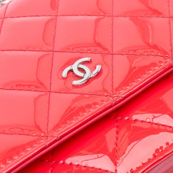 Pre-owned Chanel CC Patent Wallet on Chain Red