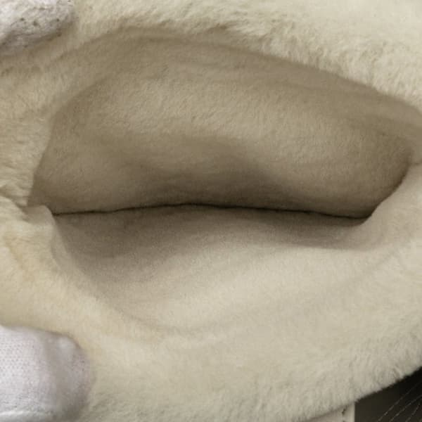 Pre-owned Chanel Quilted Lambskin and Shearling CC Muff Flap White