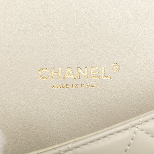 Pre-owned Chanel Quilted Lambskin and Shearling CC Muff Flap White