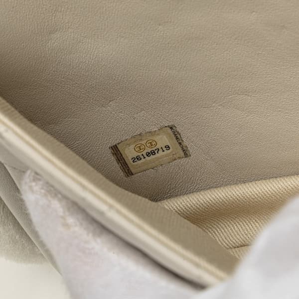 Pre-owned Chanel Quilted Lambskin and Shearling CC Muff Flap White