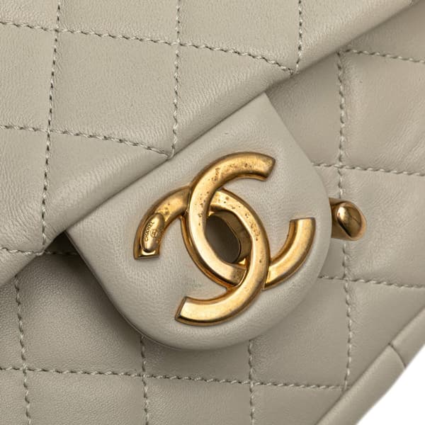 Pre-owned Chanel Quilted Lambskin and Shearling CC Muff Flap White