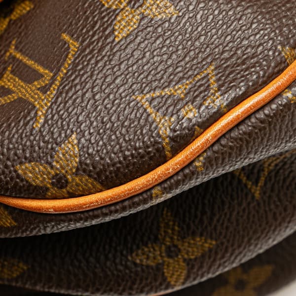 Pre-owned Louis Vuitton Monogram Saumur 30 Brown