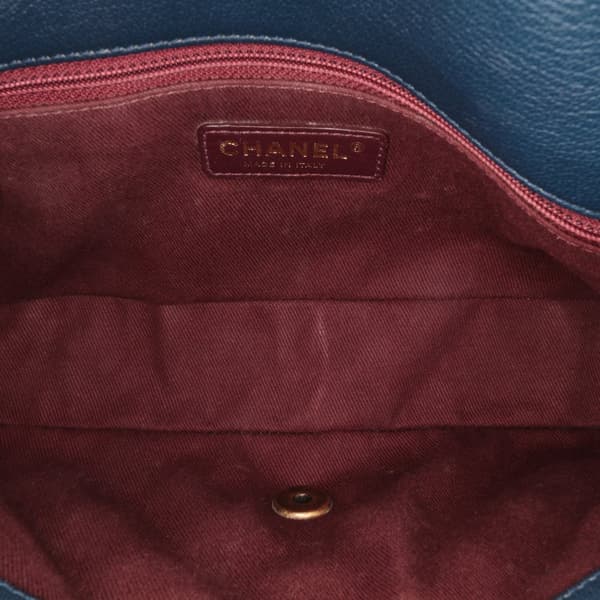 Pre-owned Chanel Paris-Salzburg Medium Patent Goatskin CC Eyelet Flap Blue