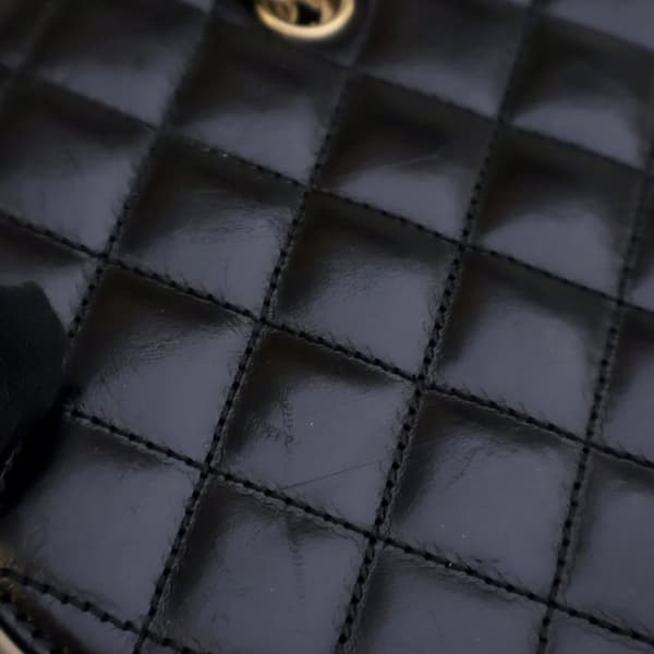Pre-owned Chanel Calfskin En Vogue Round Crossbody Black