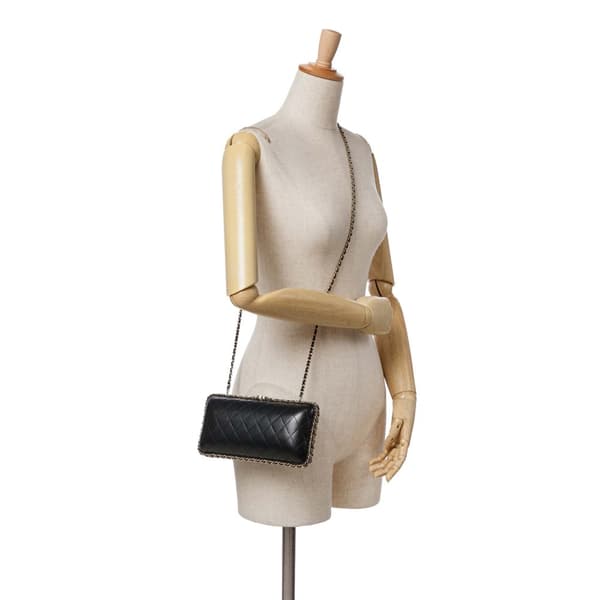 Pre-owned Chanel Quilted Lambskin Chain Around Clutch Black
