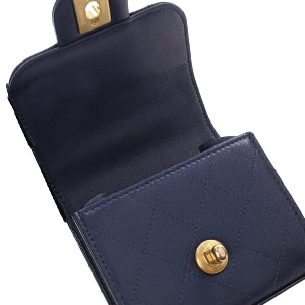 Pre-owned Chanel Mini Goatskin Chic Pearls Clutch On Chain Blue