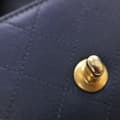 Miniatyrbild 8 av 10: Pre-owned Chanel Mini Goatskin Chic Pearls Clutch On Chain Blue