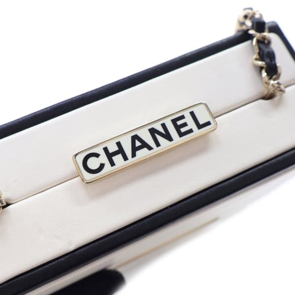 Pre-owned Chanel Calfskin Chanel No.5 Perfume Box Evening Clutch White