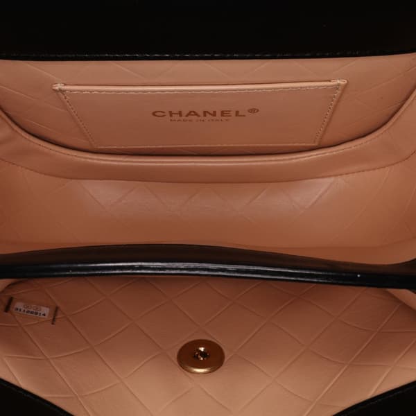 Pre-owned Chanel CC Quilted Calfskin Round Moon Messenger Flap Black