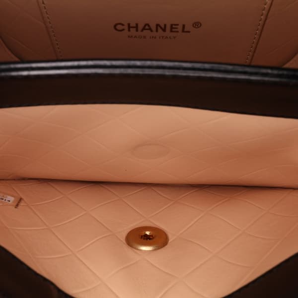Pre-owned Chanel CC Quilted Calfskin Round Moon Messenger Flap Black