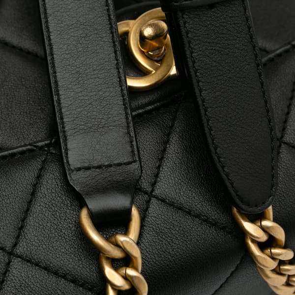 Pre-owned Chanel CC Quilted Calfskin Round Moon Messenger Flap Black