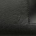 Miniatyrbillede 5 af 10: Pre-owned Louis Vuitton Taiga Kasbek PM Black