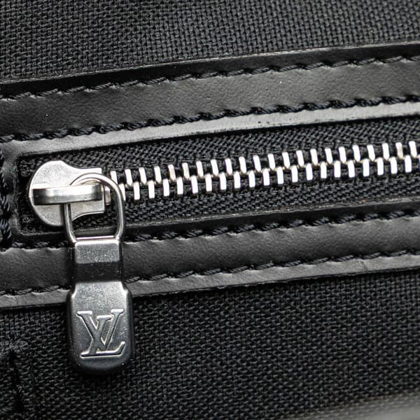 Pre-owned Louis Vuitton Taiga Kasbek PM Black