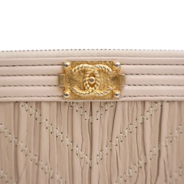 Pre-owned Chanel Small Chevron Crumpled Lambskin Boy Clutch With Chain Brown