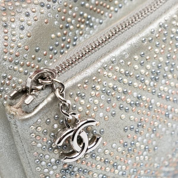 Pre-owned Chanel CC Iridescent and Studded Calfskin Flap Clutch on Chain Silver