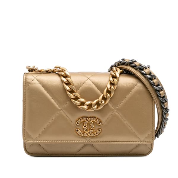 Pre-owned Chanel Quilted Lambskin 19 Wallet on Chain Gold