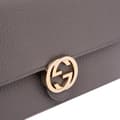 Miniatyrbild 7 av 10: Pre-owned Gucci Leather Interlocking G Dollar Wallet on Chain Gray
