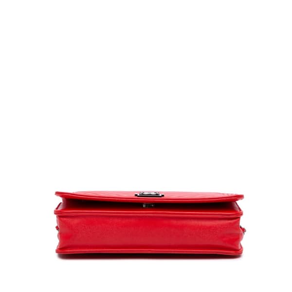 Pre-owned Chanel Chevron Calfskin Boy Wallet On Chain Red