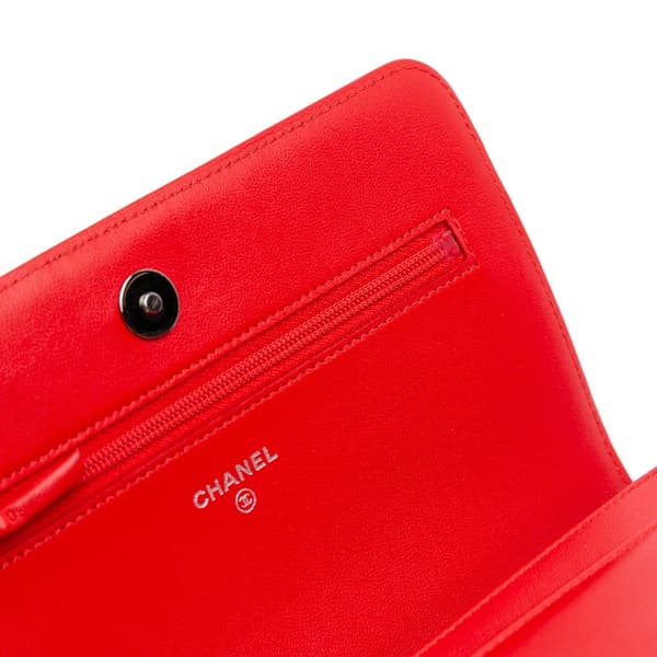 Pre-owned Chanel Chevron Calfskin Boy Wallet On Chain Red