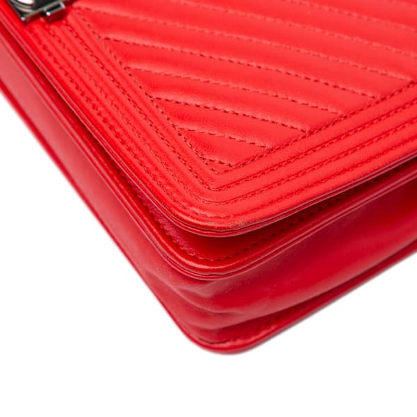 Pre-owned Chanel Chevron Calfskin Boy Wallet On Chain Red