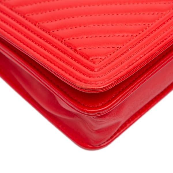 Pre-owned Chanel Chevron Calfskin Boy Wallet On Chain Red