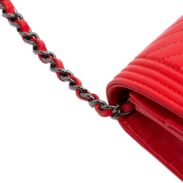 Pre-owned Chanel Chevron Calfskin Boy Wallet On Chain Red