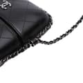 Miniatyrbillede 6 af 10: Pre-owned Chanel CC Quilted Lambskin Chain Around Phone Holder Black