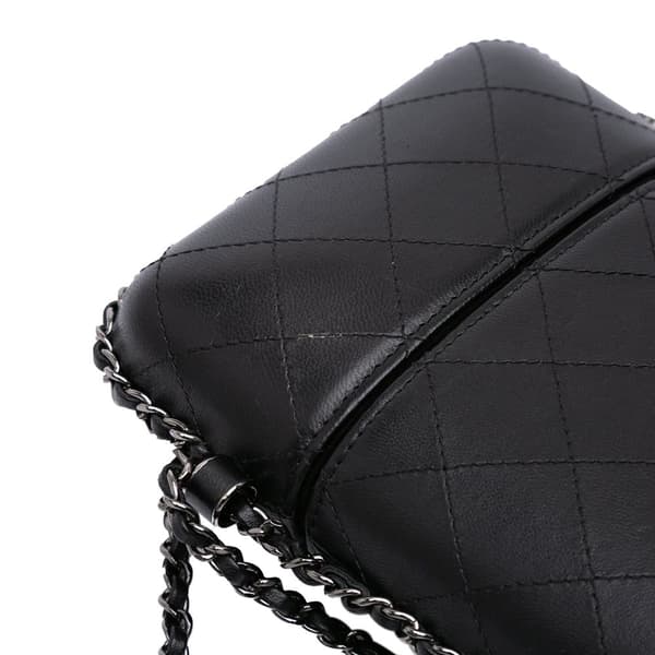 Pre-owned Chanel CC Quilted Lambskin Chain Around Phone Holder Black