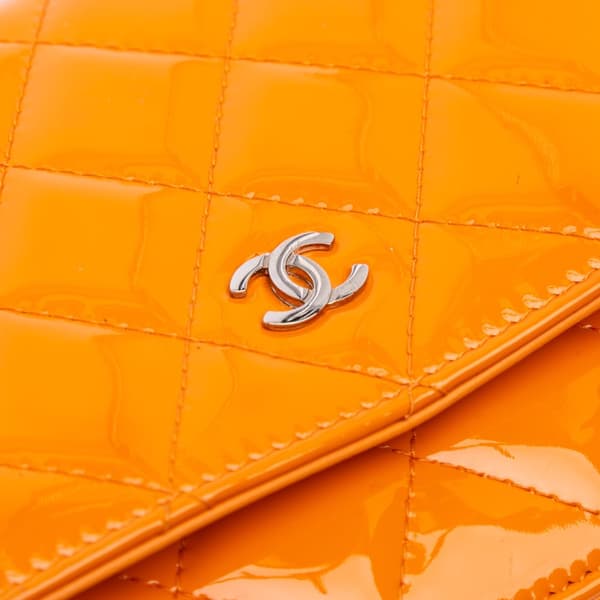 Pre-owned Chanel Classic Patent Wallet On Chain Orange