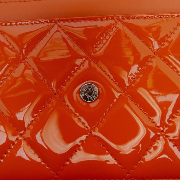 Pre-owned Chanel Classic Patent Wallet On Chain Orange