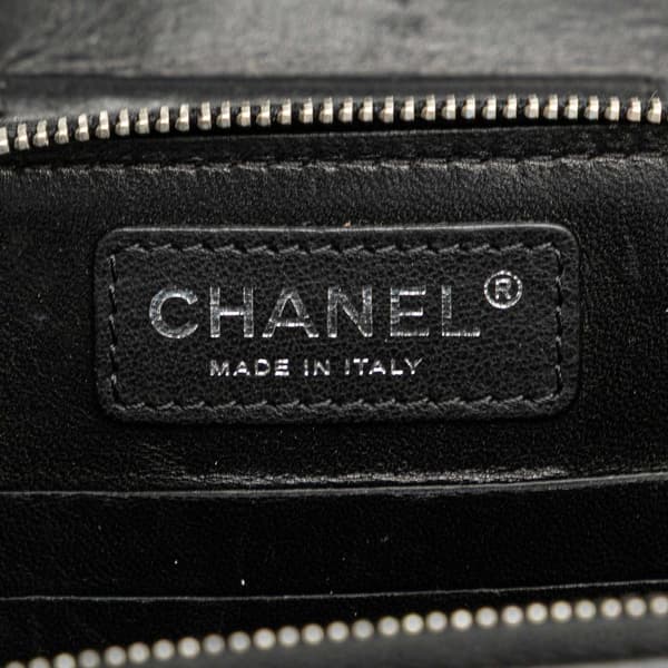 Pre-owned Chanel CC Quilted Lambskin Clams Wallet on Chain Black