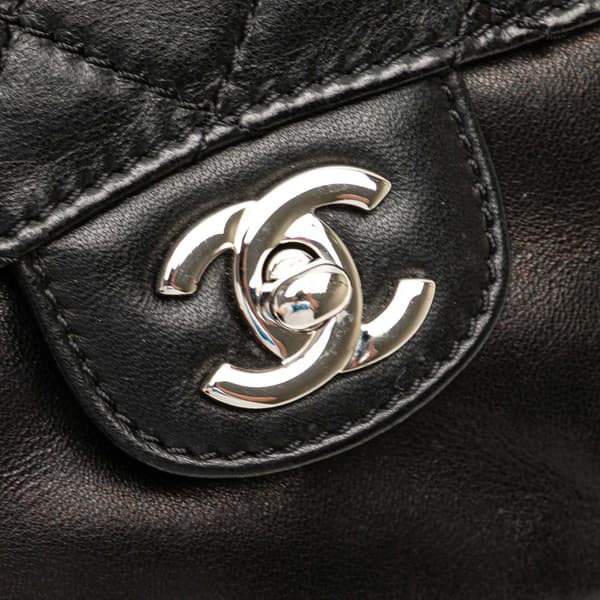 Pre-owned Chanel CC Quilted Lambskin Clams Wallet on Chain Black