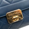 Miniatyrbild 8 av 10: Pre-owned Chanel Large Lambskin Chic With Me Flap Blue