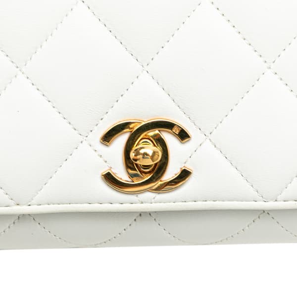 Pre-owned Chanel Small CC Quilted Lambskin Flap Clutch on Chain White