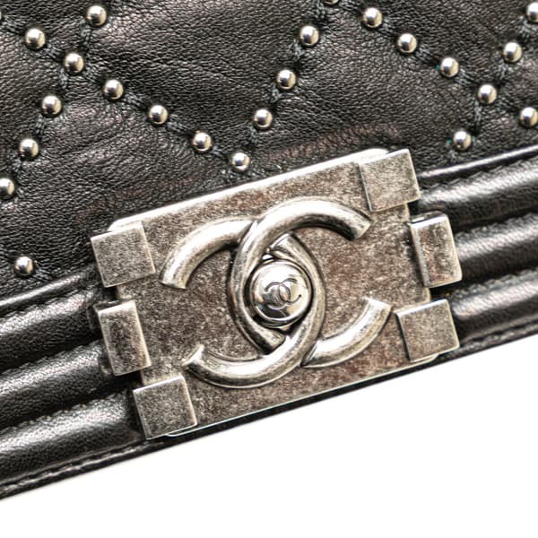 Pre-owned Chanel Old Medium Quilted Crumpled Calfskin Studded Boy Flap Black