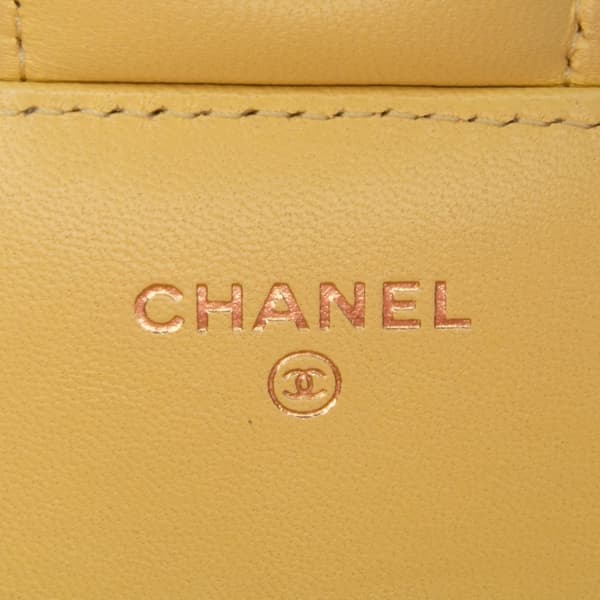 Pre-owned Chanel CC Quilted Lambskin Sunglasses Case with Chain Pink