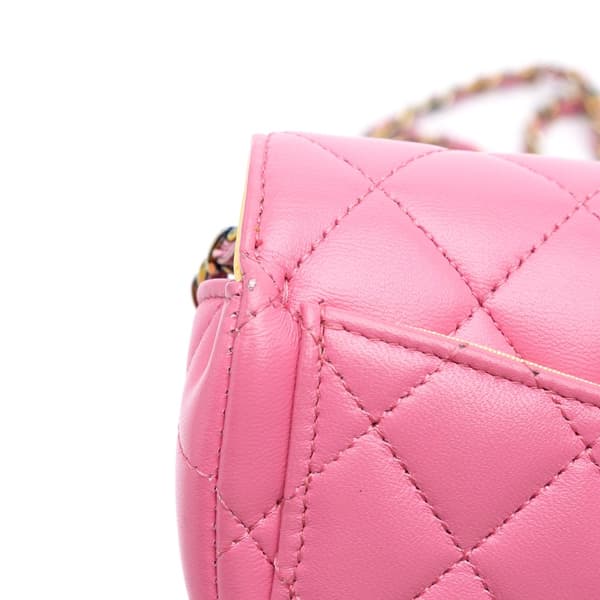 Pre-owned Chanel CC Quilted Lambskin Sunglasses Case with Chain Pink