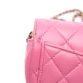 Pikkukuva 8 / 10: Pre-owned Chanel CC Quilted Lambskin Sunglasses Case with Chain Pink