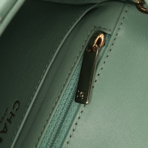 Pre-owned Chanel Mini Square Classic Lambskin Single Flap Green