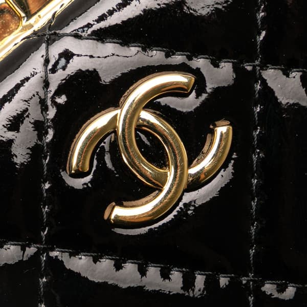Pre-owned Chanel Small Glazed Goatskin Box With Chain Black