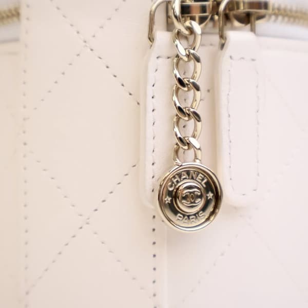 Pre-owned Chanel CC Lambskin Round Vanity Case White