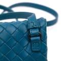 Miniatyrbild 8 av 10: Pre-owned Bottega Veneta Mini Nappa Intrecciato Turn Lock Crossbody Blue