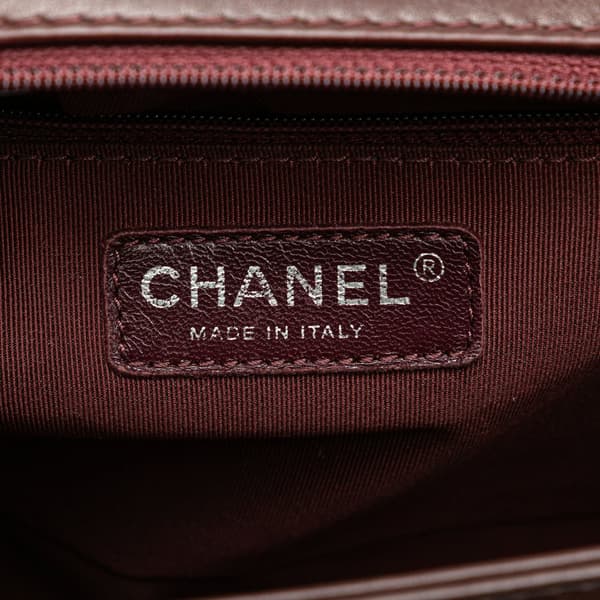 Pre-owned Chanel Medium Chevron Calfskin Boy Flap Red